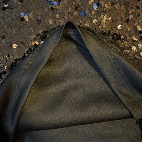 Women's Sequined Short-Sleeve Crewneck Top - Picture 4 of 7